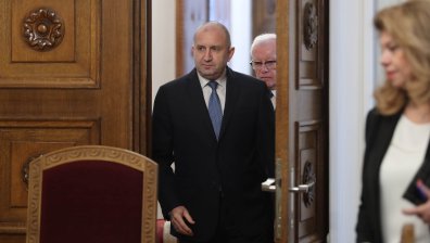 Радев няма да оттегли указа, с който предлага НС да избере Мария Габриел за премиер