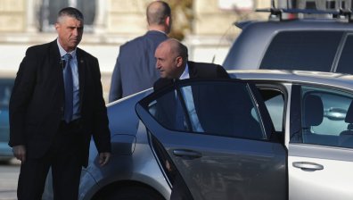 Радев: Управляващите са в парализа и ги е страх дори да заседават