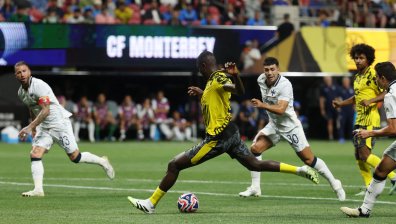 Серху Гираси изведе "Борусия" (Дортмунд) до победа над "Монтерей"