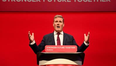 Изборите на Острова сложиха края на една епоха: Стармър сменя Сунак като премиер