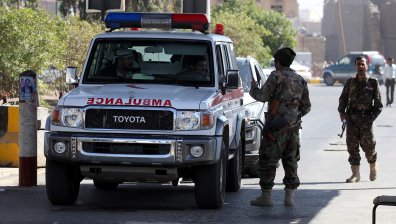 Шестима убити и 28 ранени при стрелба в джамия в Оман