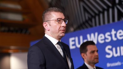 Мицкоски: Държави от ЕС искат да променят идентичността на македонците