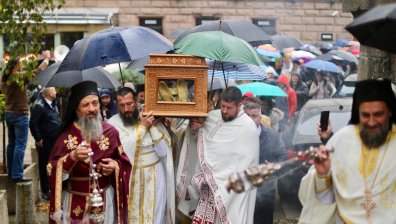 Празнично литийно шествие със светите мощи на св. крал Стефан Милутин (СНИМКИ)