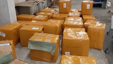 Задържаха близо 100 000 "маркови" стоки на ГКПП "Кулата"