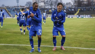 "Левски" разби "Ботев" с 3:0 и увеличи аванса си