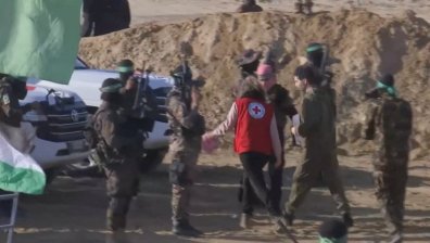 "Хамас" предаде двама израелци на Червения кръст