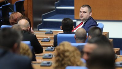 Пеевски: Рушим държавността, парламентът трябва да тръгне