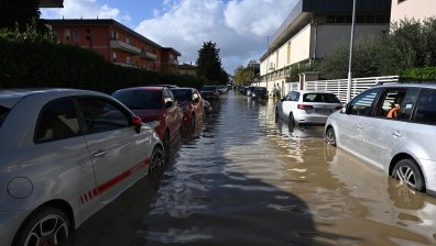 Хора са в неизвестност след поройни дъждове в Италия