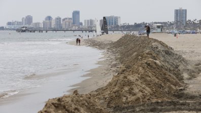 "Хилари" удря Мексико със 175 км/ч, 19 000 войници помагат на населението