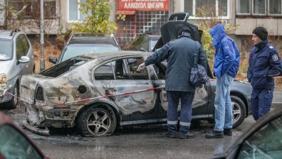 Кола горя в столичния квартал "Младост" 4, причината - финансови отношения