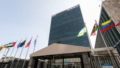 Отцепиха района около централата на ООН заради въоръжен мъж (ВИДЕО)