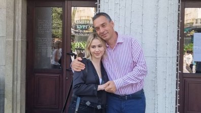 Мария Бакалова стана почетен гражданин на Бургас и това скара общинския съвет