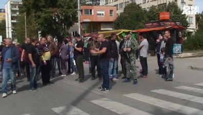 Стотици граждани и лекари излязоха на протест в защита на болницата във Враца