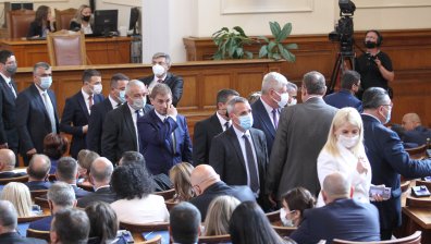 Депутатите гласуват сроковете за взетите решения за пенсиите и майчинството