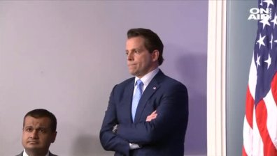 Шефът на комуникациите в Белия дом "излетя" след 10 дни на поста