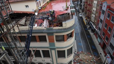 Покривът и фасадата на сграда в Будапеща се срутиха и раниха 4-ма