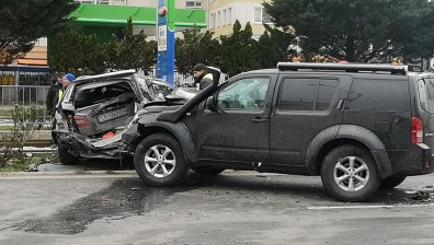 Четири коли се удариха верижно при тежка катастрофа на бул. "България"