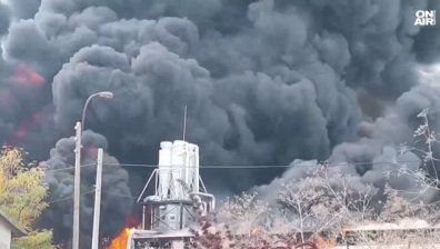 Ново огнище край изгорелия цех в Бяла отново вдигна пожарникарите на крак