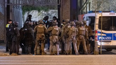 Въоръжени ученици нахлуха в училище в Хамбург и заплашиха учителка