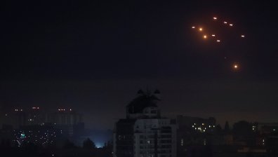 Масирана нощна руска атака към Украйна, пускат бомби от дронове