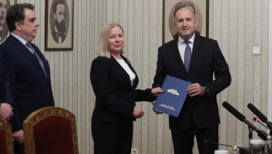Радев прие празна папка от ПП-ДБ: Партиите да не ми казват кога да насроча изборите