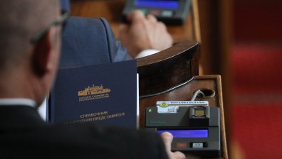 Депутатите обсъждат законопроекта за покупката на 8 изтребителя F-16