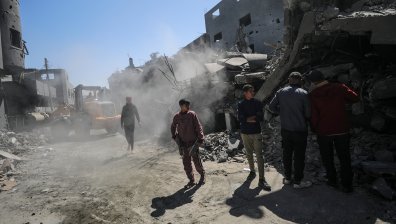 Израел конфискува $3 млн. на "Хамас", евакуира хиляди в Газа