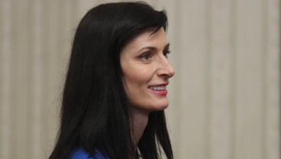 Правителството ще издържи, докато има диалог и разум, прогнозира Мария Габриел