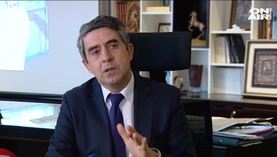 Плевнелиев е на крилете на любовта след година вън от властта 