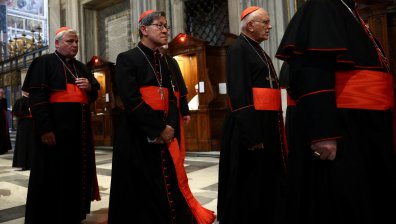 Как кардиналите в Рим се подготвят за избора на нов папа