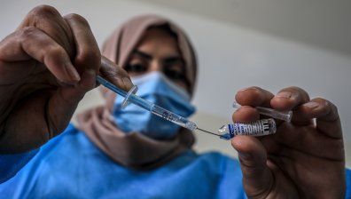 Израел започна ваксинация срещу Ковид-19 на юноши между 12-15 г.