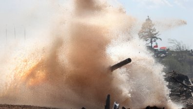 Нови сателитни снимки разкриват струпване на техника във военния гарнизон Цел в Беларус