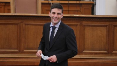 Първо преброяване на силите в парламента - атаката на председателското място