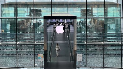 Apple увеличава глобално заплатите на служителите си