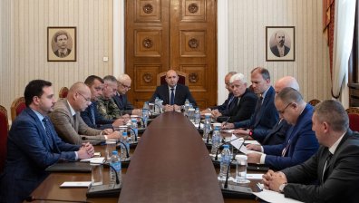Румен Радев събра спешно службите заради напрежението в Близкия изток