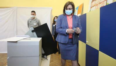 Лидерът на БСП избра да гласува машинно на Избори 2021