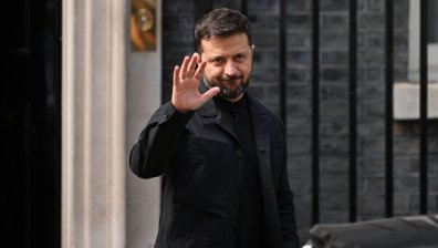 ЕС удря по руския петрол в 18-ия пакет санкции, Зеленски го определи като ключов