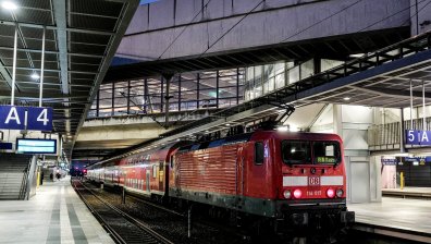Украйна възстанови ЖП връзката между Киев и Херсон