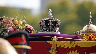 Монархиите се разпадат с течение на времето, а властта на демократичните институции расте