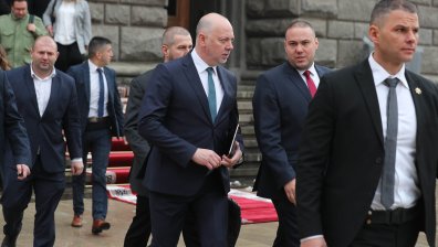 Новият кабинет започва да сменя областни управители и зам.-министри