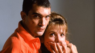 Педро Алмодовар заснема една от най-добрите горещи сцени в "Ела, завържи ме"