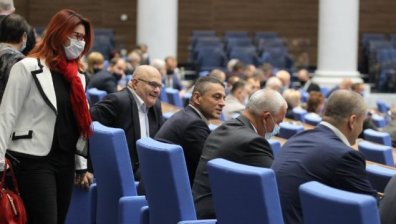 Скандал в НС: БСП обвини напусналите социалисти в заговор с управляващите