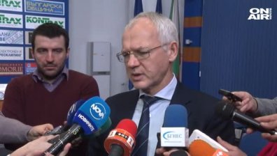 Бизнесът: Работодател и работник да делят поравно разходите за здравни осигуровки 