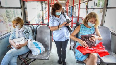 Маските в градския транспорт - само по желание от четвъртък