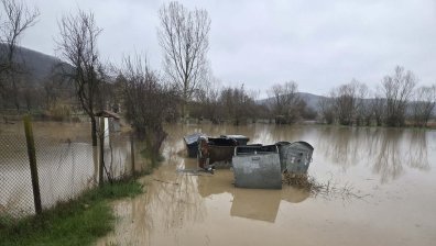 Евакуират жителите на село Априлово след преливането на река Черни Лом