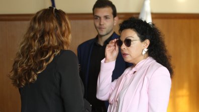 Златни кюлчета, яхта... Запорираха имущество на Баневи за 142 млн. лева