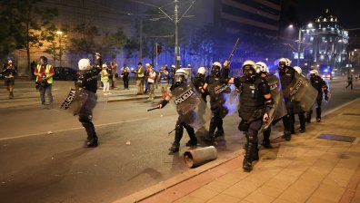 Сърбия е раздирана от протести и контрапротести