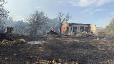 Пожарът край Стара Загора изпепели 20 къщи, Живко Тодоров задейства BG-ALERT 