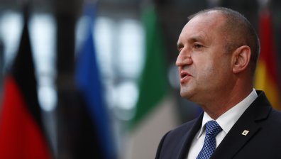 Радев: Планът за възстановяване да се ревизира, строи се магистрала на "тъмно"