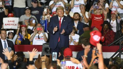 Мъск връща акаунта на Тръмп в Twitter: Задават ли се нови бунтове?